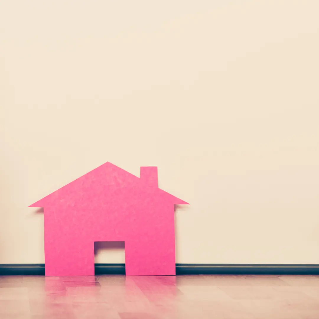 Adwokat wyjaśnia różnicę między zameldowaniem a zasiedzeniem nieruchomości.